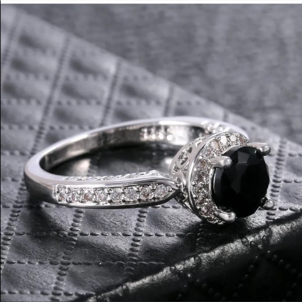 *NEW*925 Sterling Silver Round Cut Sapphire Ring - Picture 3 of 7